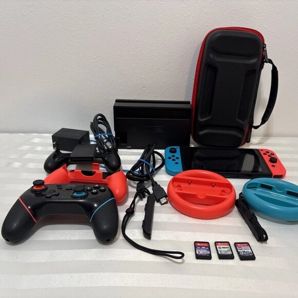 Nintendo Switch Console Bundle With 3 Games & Controller 2 Wheels - Picture 1 of 13